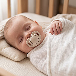Ortodontik Emzik Seti 6 Ay+ Light Beige & Light Gray | İkili, Silikon, Damaklı | Sterilizasyon & Saklama Kabı Hediyeli - 7